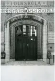 Västerås, Herrgärdet, kv. Folke.
Porten till Herrgärdsskolan, c:a 1970-1980.