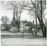 Västerås, Kyrkbacken, kv. Gabriel.
Riddargården från gamla kyrkogården. C:a 1930-tal.