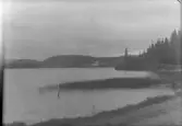 Nordingrå kyrka sedd från andra sidan Vågsfjärden.