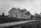 Bygatan och hus i Ullånger.
