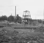 Borlänge, Kuså, varp, lave och hytta vid Kuså. Vattenfyllt gruvhål närmast.