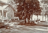 Uddevalla. Gustafsberg. Restaurangen.

Stämplad i högra hörnet: Maria Lundbäck Uddevalla. 1916.