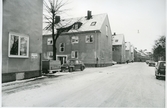 Västerås, Östermalm, kv. Julius.
Utanbygatan mot väster. 1975.