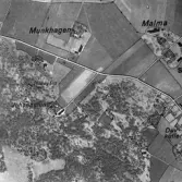 ...

385 bilder om Linköping på 1950-talet från tidningen Östgötens arkiv. Framtidstro och optimism är ord som sammanfattar Linköping på femtiotalet. Årtiondet innebar satsningar för att förbättra linköpingsbornas livsvillkor. Bostadsfrågan och trafiklösningarna dominerade den lokalpolitiska agendan.
Bilderna digitaliserades år 2013.

