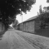 Säter, Gustafs. Tre logar vid bygatan mitt emot Hans Pers.