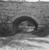 Säter, Gustafs, Solvarbo. Stenbron och dammen.