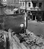 Den sk Holmströmska gården på Storgatan 36 revs sommaren 1950