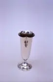 Vas, silver.