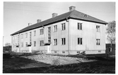 Domnarvet. Arbetarebostad Wega under uppförande 1939. 
Text på baksidan: Se i övrigt annat foto av samma bostad.
(Mer information vid bild DM KPB 000907)