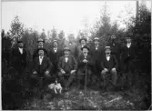 Nr 2 från vänster i nedre raden Carl Herman Jonsson, Kvarnsvedens pappersbruks förste direktör 1898-1922. Fotot troligen från början av 1900-talet. 

Baksidestext:
Från vänster, övre raden: Kvarnström, Jacob Ridderstedt, Fredrik Skoog, Karl Sundin, Ture Nilsson, Scherling, Schelin, Kalle Johansson
Främre raden från vänster: Robert Skoog, Herman Johansson direktör, Olle Olsson, Lindell.
