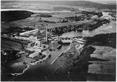 Flygfoto över Kvarnsvedens pappersbruk, 1930-tal.