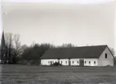Bild 1145. Närs prästgårds nuvarande ladugard bakifrån