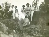 Elever från sykursen vid Örebro läns småskollärarinneseminarium på utflykt, 1922