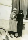 Två elever vid Örebro läns småskollärarinneseminarium, 1922