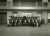 Gymnastikgruppen vid Örebro läns småskollärarinneseminarium samlade, 1920-tal