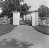 Hedemora, Garpenberg. Kyrkan, sydvästra kyrkogrinden. 1929-1930.