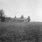 Säter, Gustafs, Backa, Skogsbo, Lundbäcks uthuslänga med halmtak. Österby.