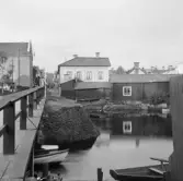 Falun. Bergslagets gård f.d. Garhyttan, vid Magasinsbron. Faluån med gamla Kronobränneriets magasin till vänster 1921.
