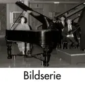 Serie om tre fotografier som visar en musikkonsert i stadshushallen i Mölndals stadshus, okänt årtal.