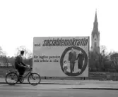 Valaffisch vid Östgötagatan inför nyvalet till riksdagen 1958. Fotot pubilcerades den 6 maj 1958.