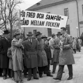 Demonstraion på yttre borggården den 1 maj 1956