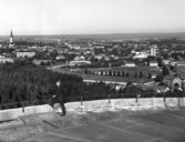 Maskinmästare Bror Johansson vid stadens vattenverk njöt hösten 1958 av utsikten från vattentornet