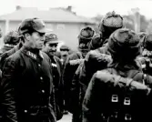 MB inspektion av I11, 1974-11-22.
MB generallöjtnant Karl Eric Holm samt chefen utbildning, överstelöjtnant Wrangdahl.