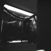 Kung Gustaf V:s mottagande i Växjö, 1939. 
Kungen har just anlänt till järnvägsstationen och kliver ur tåget.