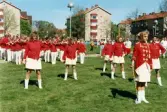 Mölndals Paradorkester underhåller med musik i stadshusparken i Mölndal den 1 maj 1990.