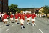 Mölndals Paradorkester i ett demonstrationståg på Häradsgatan i Bosgården, Mölndal, den 1 maj 1990.