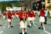 Mölndals Paradorkester i ett demonstrationståg på Häradsgatan i Bosgården, Mölndal, den 1 maj 1990.