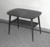 Soffbord med hylla under