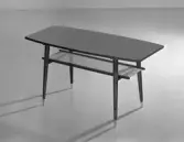 Soffbord med hylla under