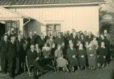 Maryd Nilsagården 43
Gäster vid Karl Marydhs bröllop 1942. 
Stående från vänster: 
1, Alfred Nilsson 6. Emil Lövgren 11. Gunnar Olsson, Ängabo 12. Johan Johansson 13. Karl Hjalmar Marydh 14. 