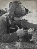 Öland, 1960-talets mitt.
Uniform m/1958. Ksp 58. En kulspruteskytt.