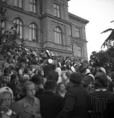 Studenterna, 1939. Studenter och anhöriga på trappan utanför dåv. Växjö Högre
Allmänna Läroverk.