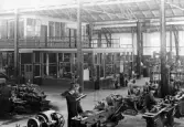 Arbetare vid verkmästarkontoret i uppsättningsverkstaden på Centralverkstäderna, 1905