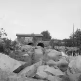 Falun, väster och öster om Varpan. Bro över Östanforsåns utlopp ur Varpan.