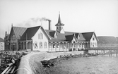 Varmbadhuset i Varberg, uppfört 1866. Verandan till vänster är här öppen, jämför med bildnr F1669.