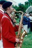 Nationaldagsfirande i Stadshusparken i Mölndal den 6 juni 1999. Musikunderhållning av Mölndals Paradorkester.