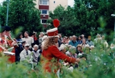 Nationaldagsfirande i Stadshusparken i Mölndal den 6 juni 1999. Musikunderhållning av Mölndals Paradorkester.