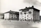 Repetitionsövningarna vid I11 i Växjö, hösten 1921.
Kanslihuset m.m.