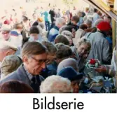 Serie om åtta fotografier som visar en marknad, anordnad av Lions Club, på Stadshusplatsen i Mölndal, tidigt 1980-tal.