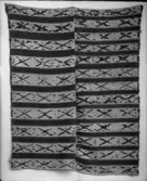 Täcke vävt i slarvtjäll, mellanliggande bårder i gåsögon alt. rosengång.