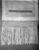 Flätad avslutning och hålsöm på duk/löpare.