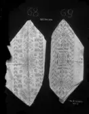 2 st långörngott med broderade örngottshuvor.
Örngottshuva, korssöm märkt 