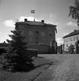 Kamratmötet, I 11. Kanslihuset från parksidan, Storgatan.