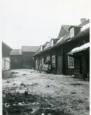 Västerås, Centrum, kv. Kettil.
Vid Köpmansgatan 12. C:a 1900-1910-tal.
