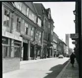 Västerås, Centrum, kv. Kettil.
Köpmangatan 10, före rivningen 1964.