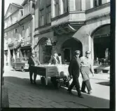 Västerås, Centrum, kv. Kettil.
Köpmangatan 10, före rivningen 1964.